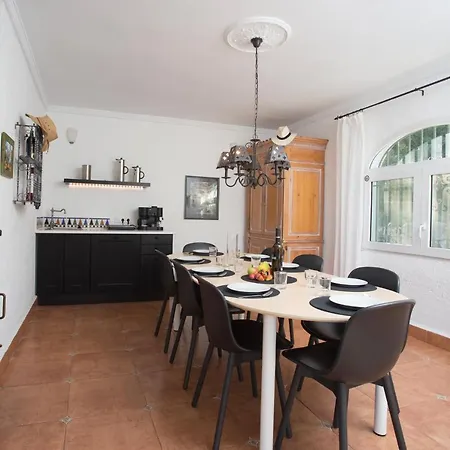 Lau By Aguilarent Denia